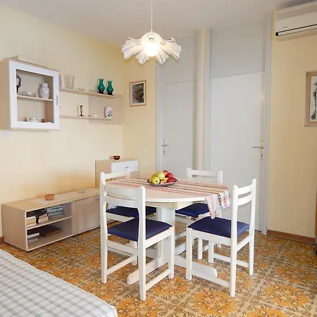 Maristika Apartment *