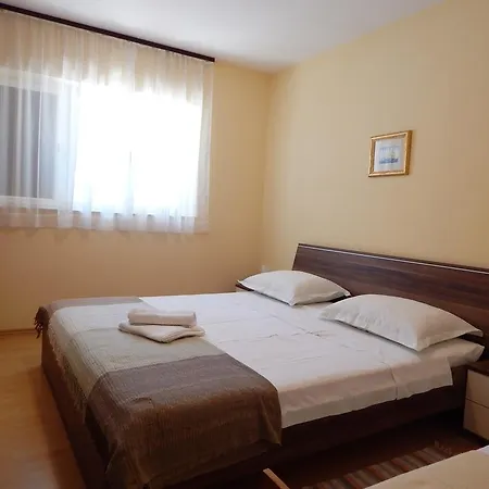Maristika Apartment *