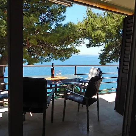 アパート Maristika